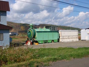 081015幌加内の機関車タイヤ付き.jpg
