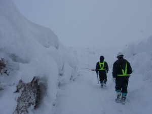 100215社内検査箇所の雪は2.5ｍ.jpg