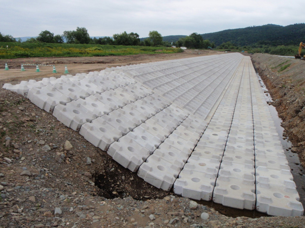石狩川改修工事の内　幌加内上流築堤河岸保護工事