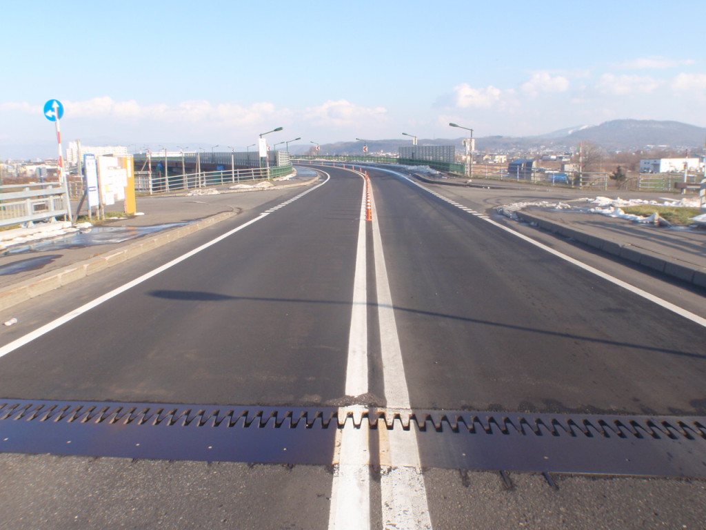 一般国道451号 　滝川市 　滝新高架橋補修外一連工事