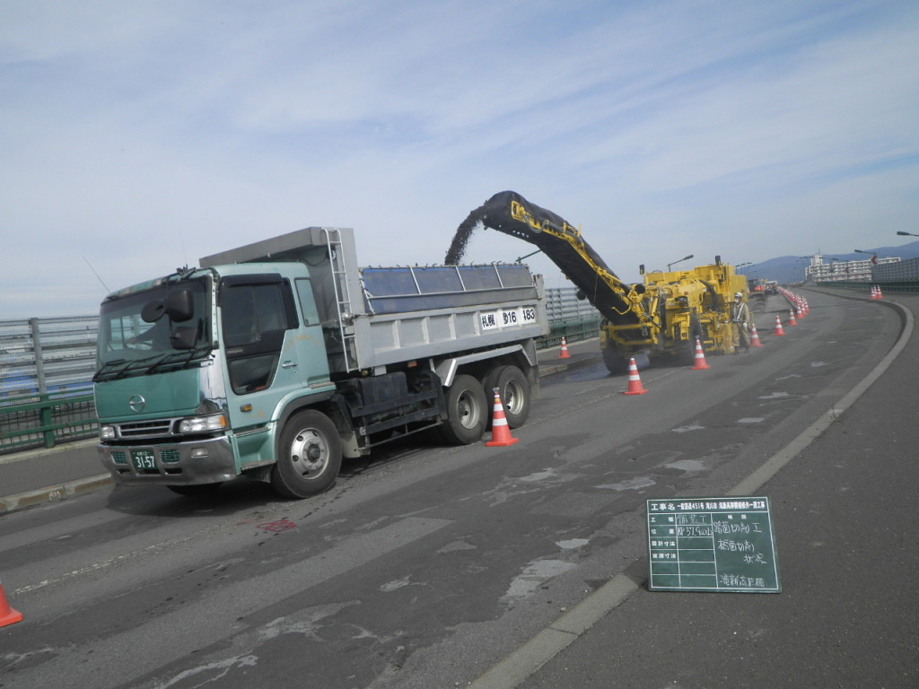 一般国道451号 　滝川市 　滝新高架橋補修外一連工事