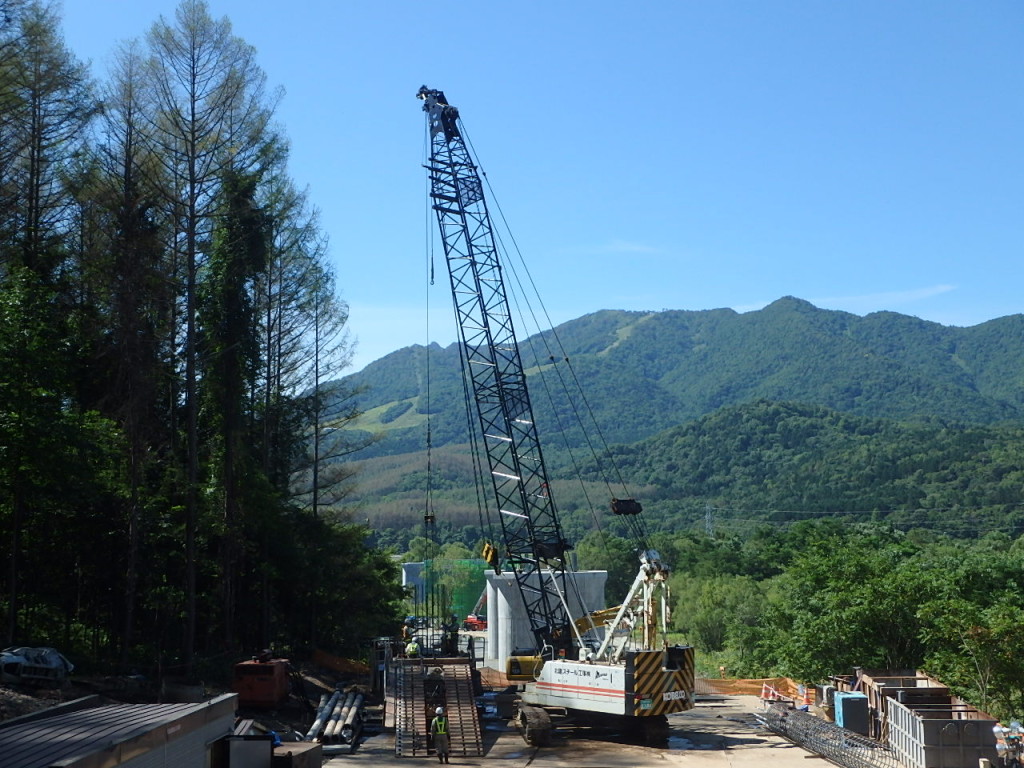 旭川十勝道路　富良野市　新富良野大橋橋台工事