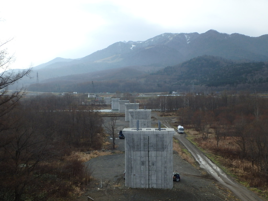 旭川十勝道路　富良野市　新富良野大橋橋台工事