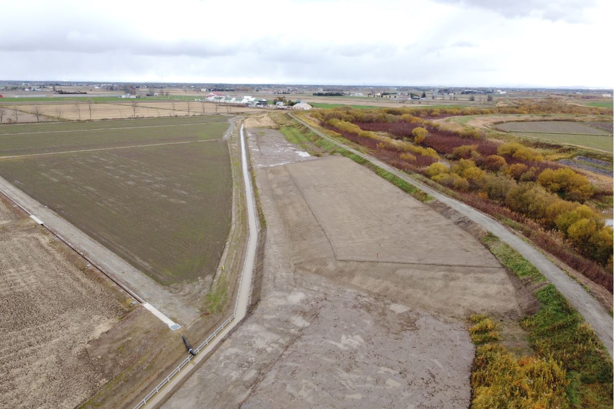 石狩川改修工事の内　旧夕張川築堤盛土外工事