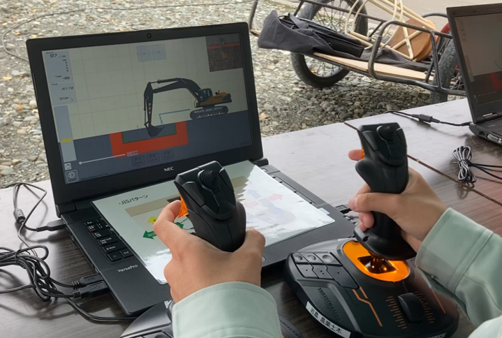 オペレータ訓練システム「バックホウシミュレーター」
